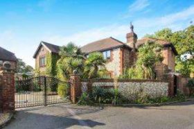 6 bedroom Detached f...